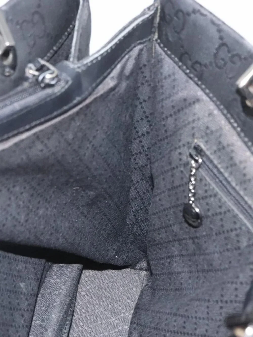 Gucci brand	gucci color	black